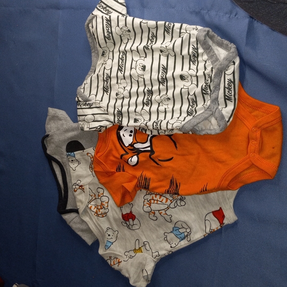 4 bodysuits - Picture 1 of 5